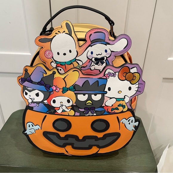 Hello Kitty Accessories - NEW BOXLUNCH HELLO KITTY & FRIENDS CHARACTERS HALLOWEEN PUMPKIN BACKPACK